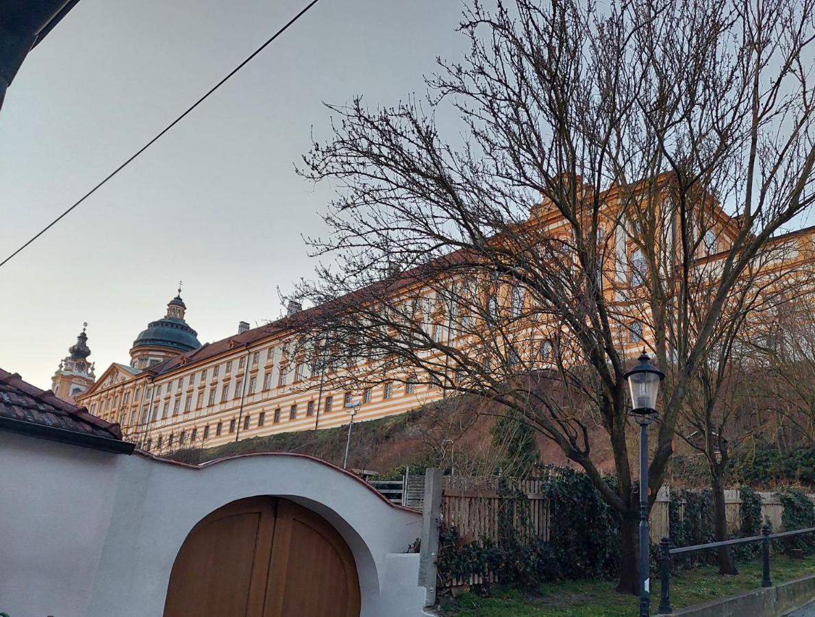 Schon Wohnen Beim Stift Melk Apartment Bagian luar foto