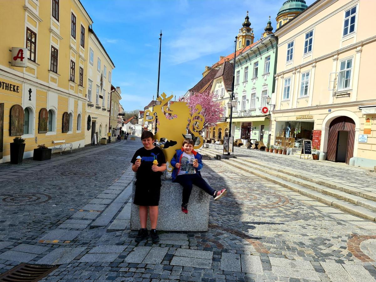 Schon Wohnen Beim Stift Melk Apartment Bagian luar foto