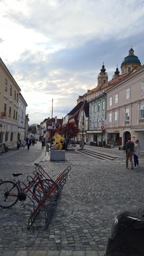 Schon Wohnen Beim Stift Melk Apartment Bagian luar foto