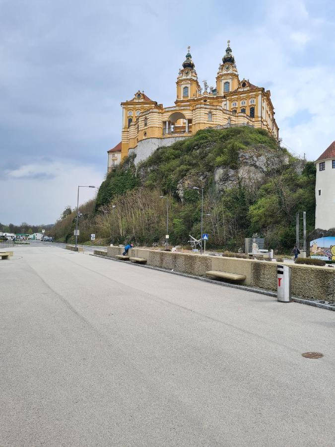 Schon Wohnen Beim Stift Melk Apartment Bagian luar foto
