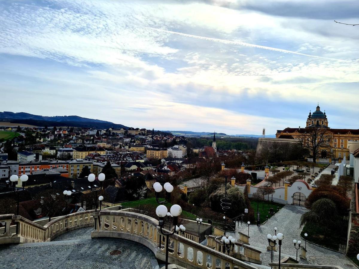 Schon Wohnen Beim Stift Melk Apartment Bagian luar foto